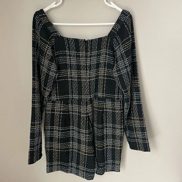 Slate & Willow Black and Metallic Romper Size Medium - Picture 7 of 11
